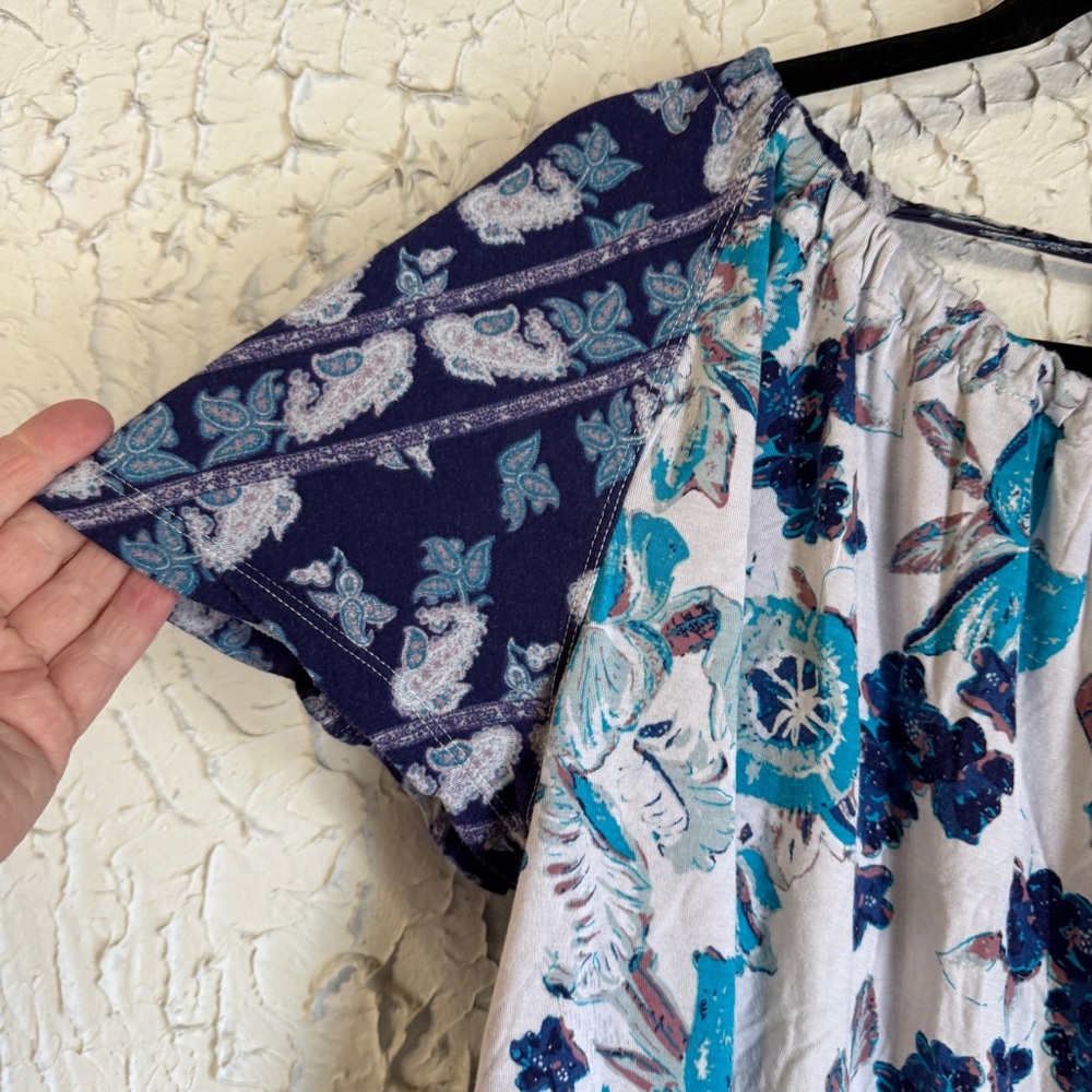 Floral Print Women's Top - Blue and White - Picture 2 of 7